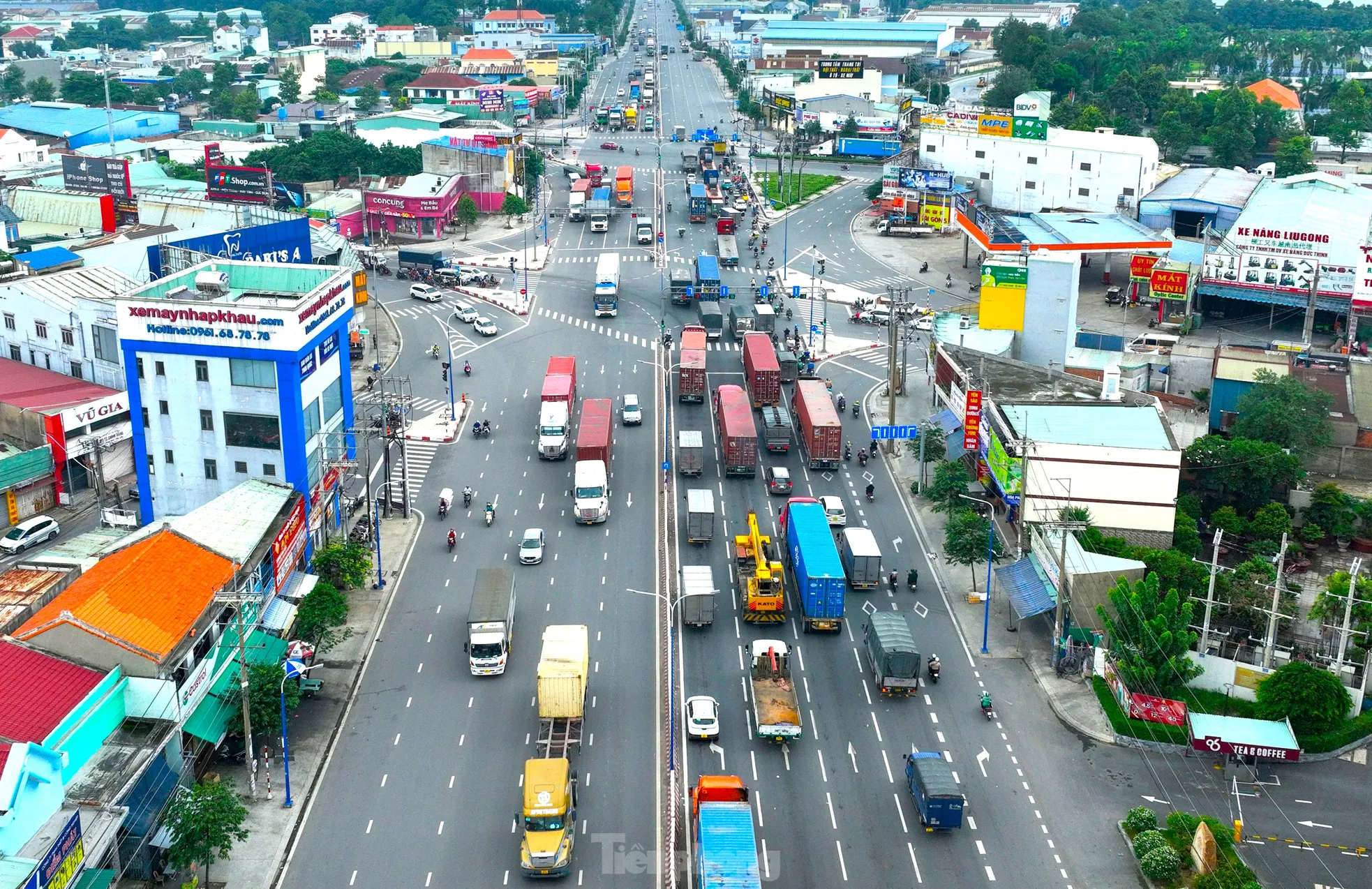 Nhìn từ trên cao 3 đường liên kết nhau được nâng cấp lên 6 làn xe ở Bình Dương - Ảnh 4