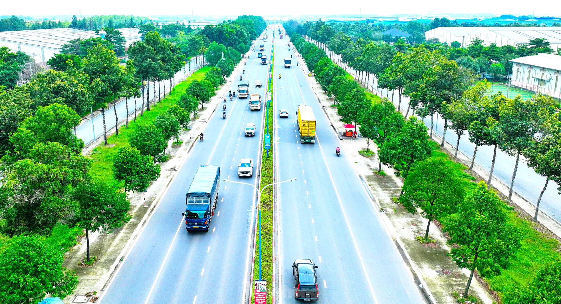 Nhìn từ trên cao 3 đường liên kết nhau được nâng cấp lên 6 làn xe ở Bình Dương - Ảnh 13