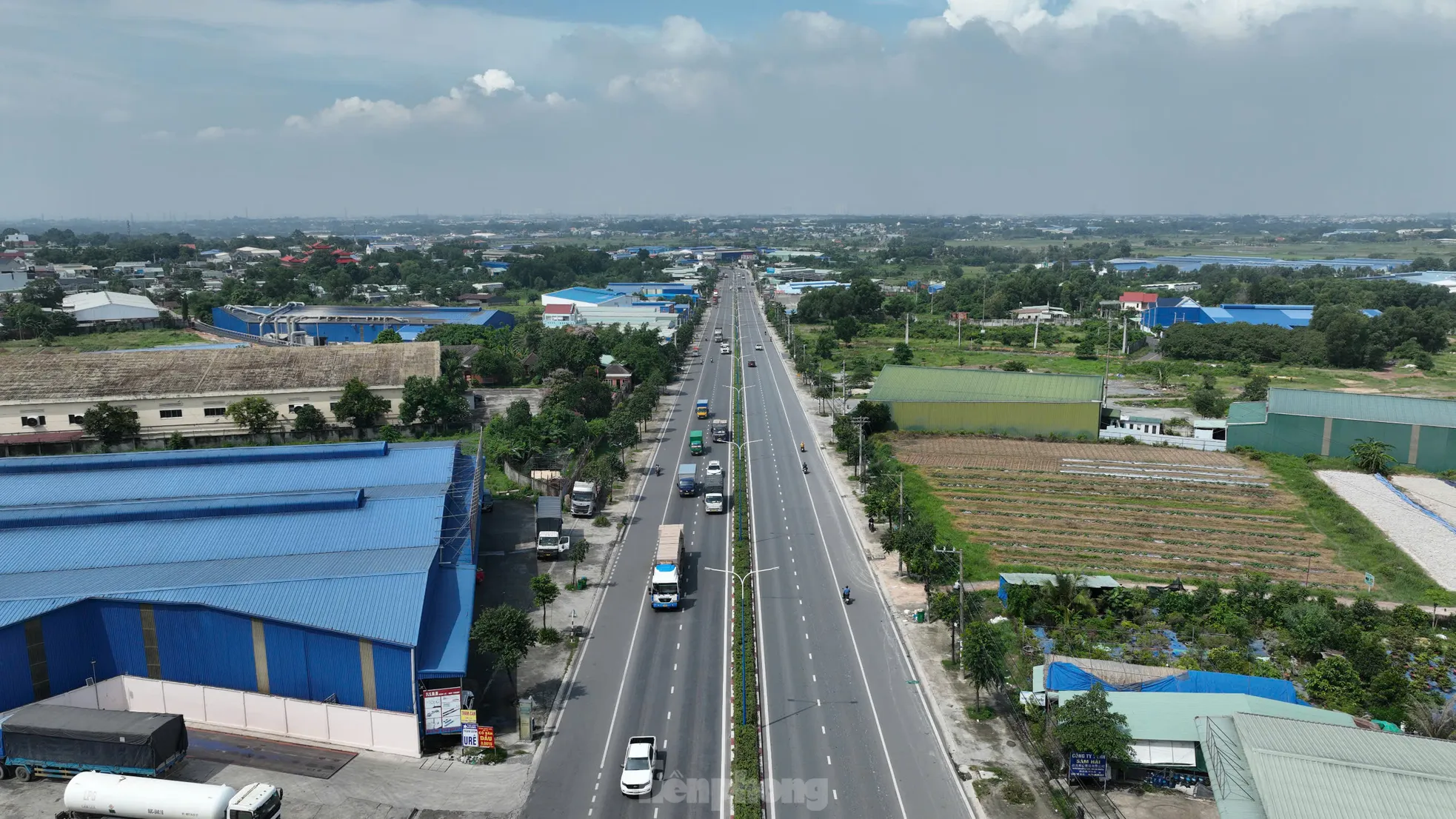 Nhìn từ trên cao 3 đường liên kết nhau được nâng cấp lên 6 làn xe ở Bình Dương - Ảnh 11