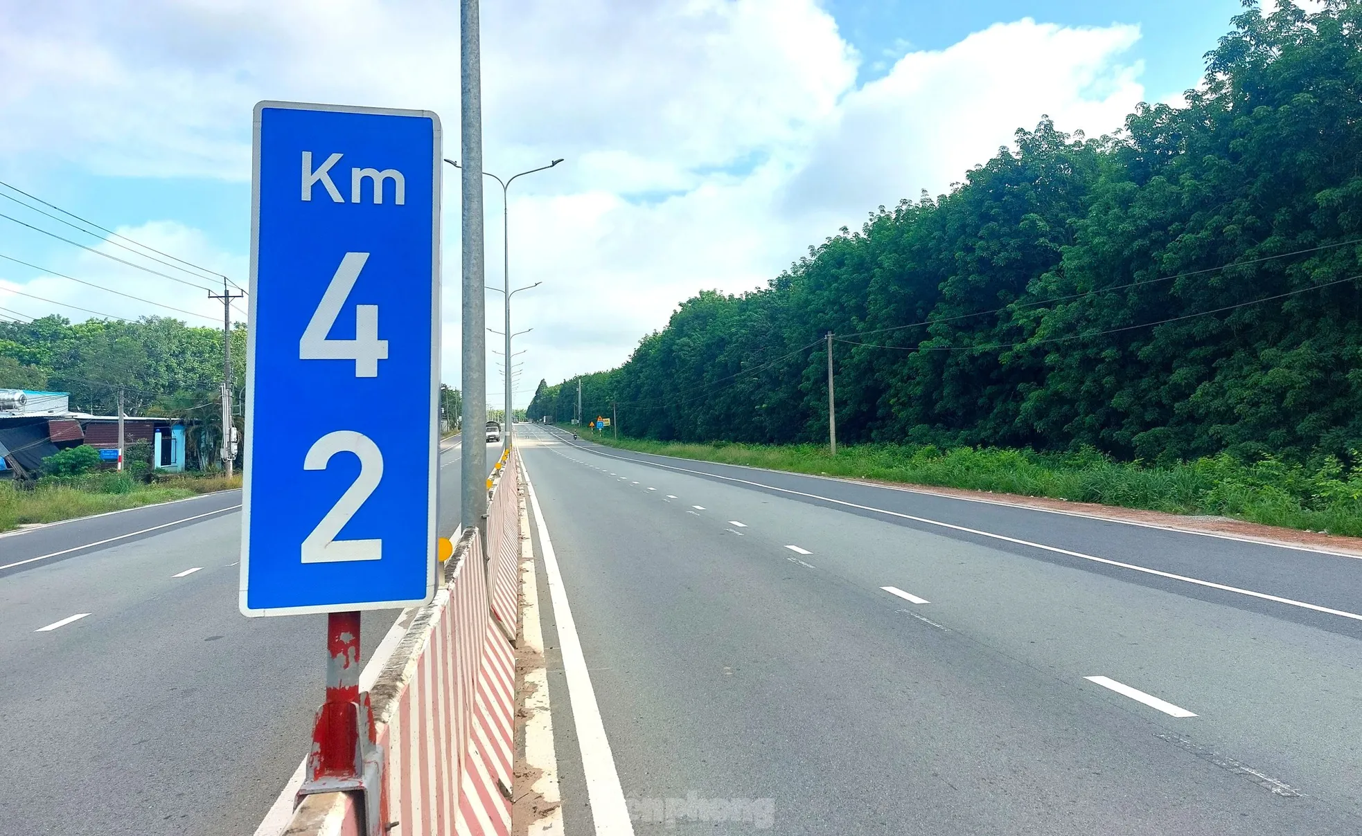 Ngắm tuyến đường băng qua rừng cao su nối Bình Dương với Tây Ninh vừa lên 6 làn - Ảnh 4