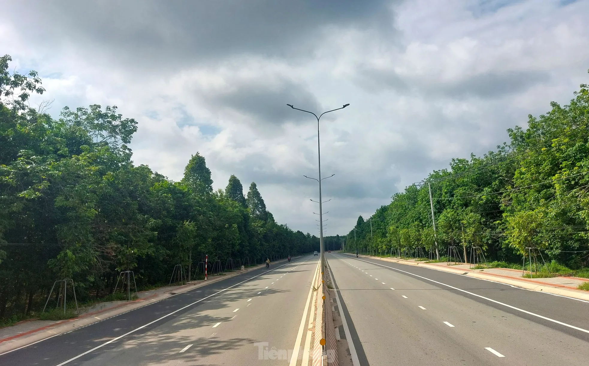 Ngắm tuyến đường băng qua rừng cao su nối Bình Dương với Tây Ninh vừa lên 6 làn - Ảnh 5
