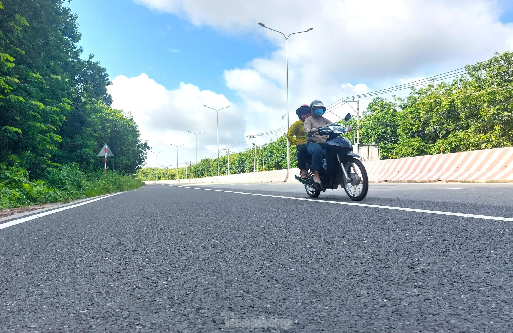 Ngắm tuyến đường băng qua rừng cao su nối Bình Dương với Tây Ninh vừa lên 6 làn - Ảnh 2