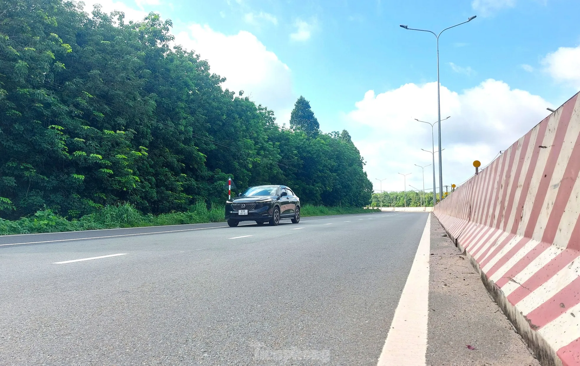 Ngắm tuyến đường băng qua rừng cao su nối Bình Dương với Tây Ninh vừa lên 6 làn - Ảnh 7