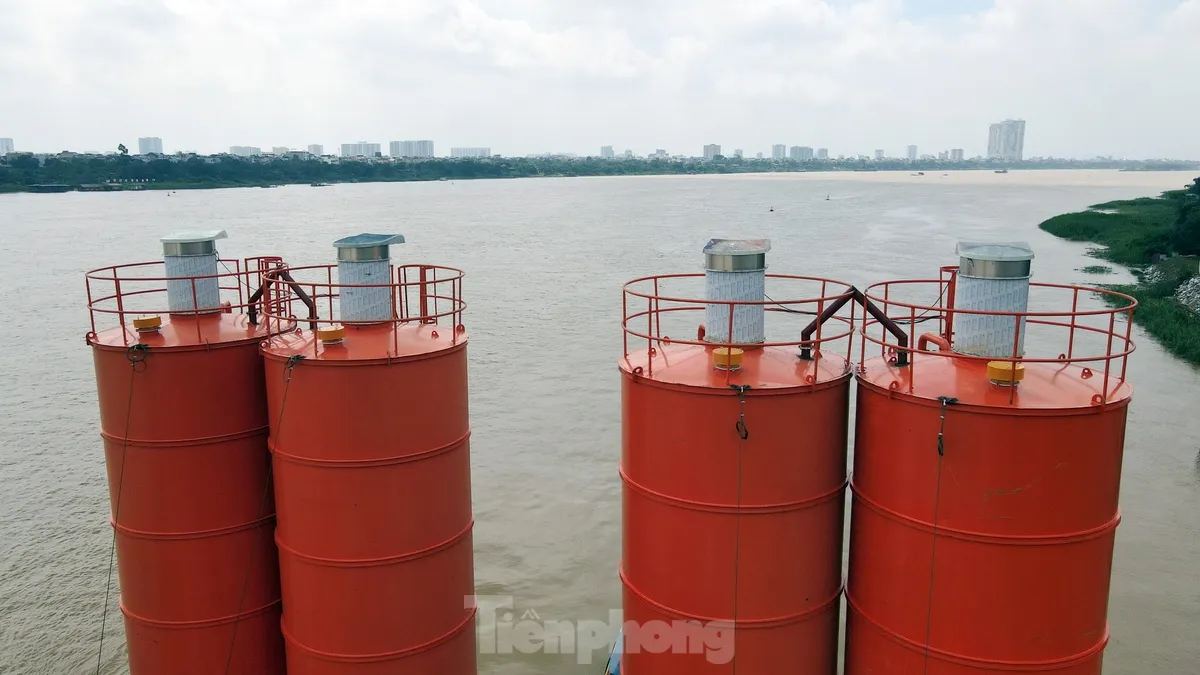 Công trường xây dựng cầu Tứ Liên sau 1 tháng thi công - Ảnh 11