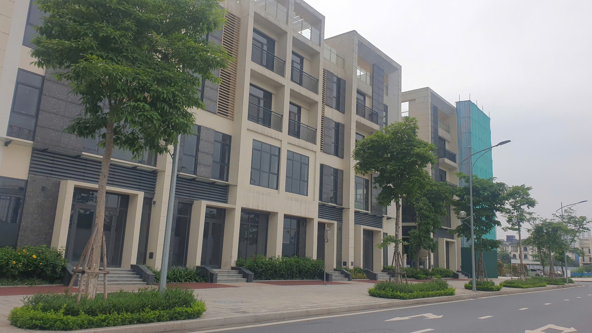 Buồn của shophouse triệu đô: Giá cao, mua vào dễ bán ra khó, bỏ hoang mòn mỏi chờ khách thuê - Ảnh 1