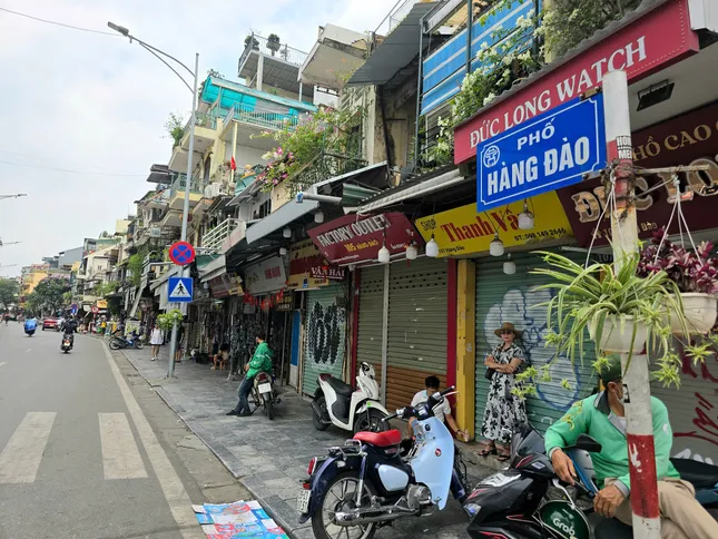 Đằng sau việc phố kinh doanh sầm uất ở Hà Nội vắng tanh vắng ngắt - Ảnh 2
