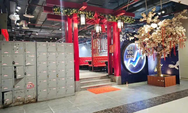 Phớt lờ 'lệnh' đình chỉ, loạt cửa hàng vẫn hoạt động tại chung cư Discovery Complex - Ảnh 5