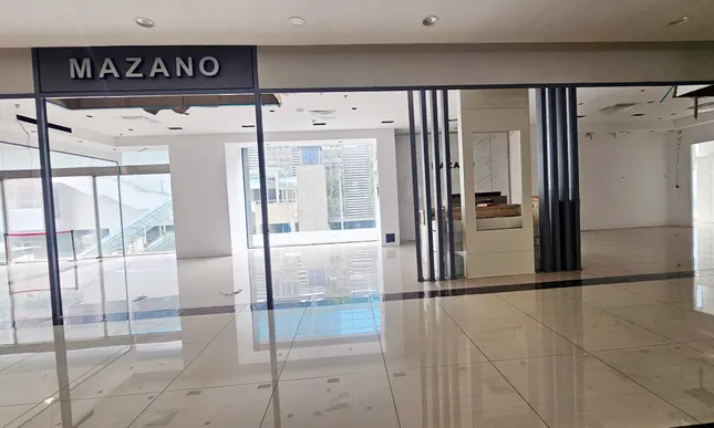 Phớt lờ 'lệnh' đình chỉ, loạt cửa hàng vẫn hoạt động tại chung cư Discovery Complex - Ảnh 9
