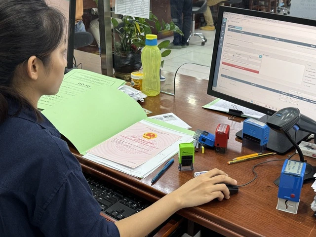 Cấp sổ hồng bị kéo dài vì thêm thủ tục - Ảnh 2
