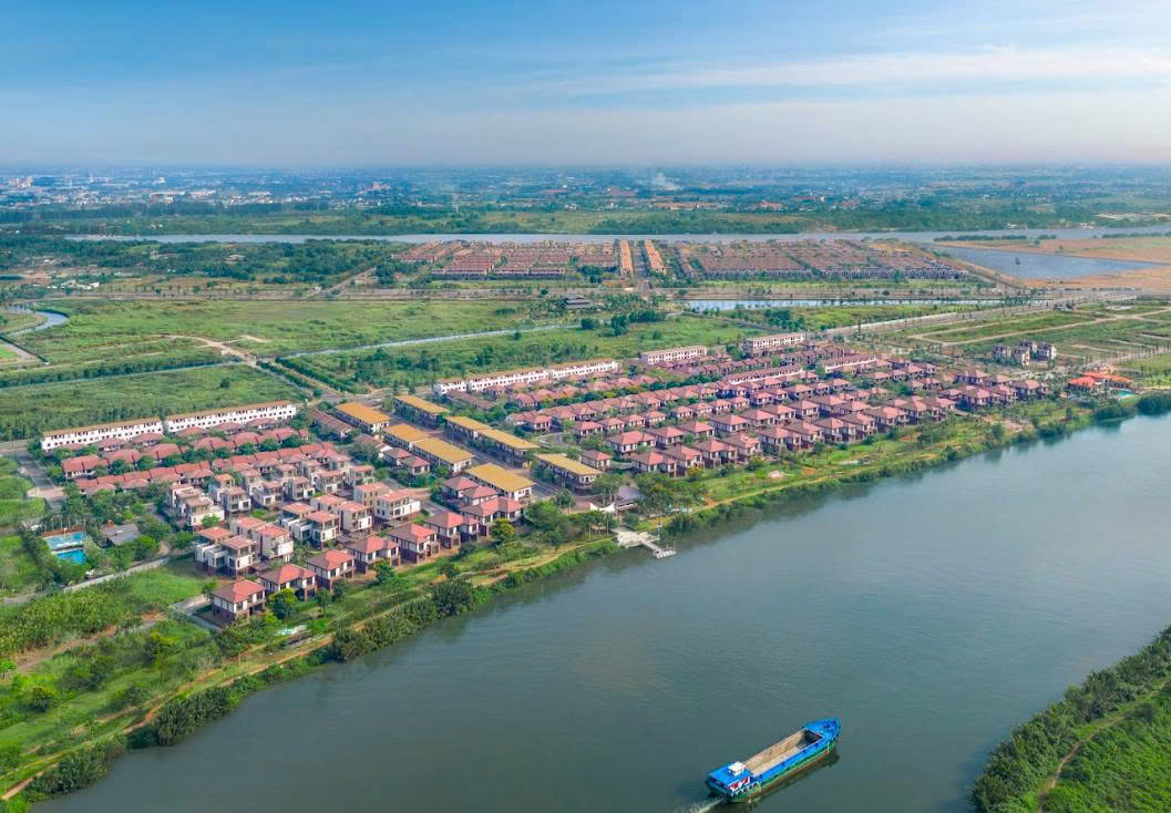 Từ khu Đông đến khu Tây, doanh nghiệp liên tục bung hàng, thị trường bất động sản phía Nam “sang trang mới” vào cuối năm? - Ảnh 1