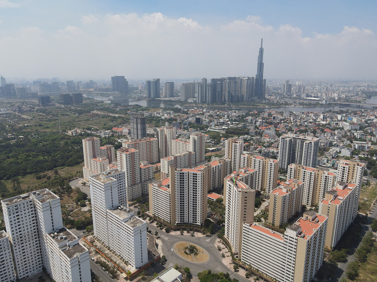 Người mua khó tiếp cận vì BĐS thiếu hụt nguồn cung, neo giá cao - Ảnh 1