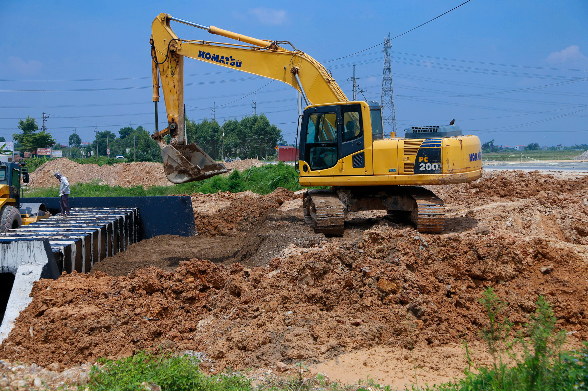 Tuyến đường vành đai 86.000 tỷ đồng đi qua “Thủ phủ Công nghiệp”bắt đầu được trải nhựa, sẽ hoàn thành sau vài tháng nữa - Ảnh 5