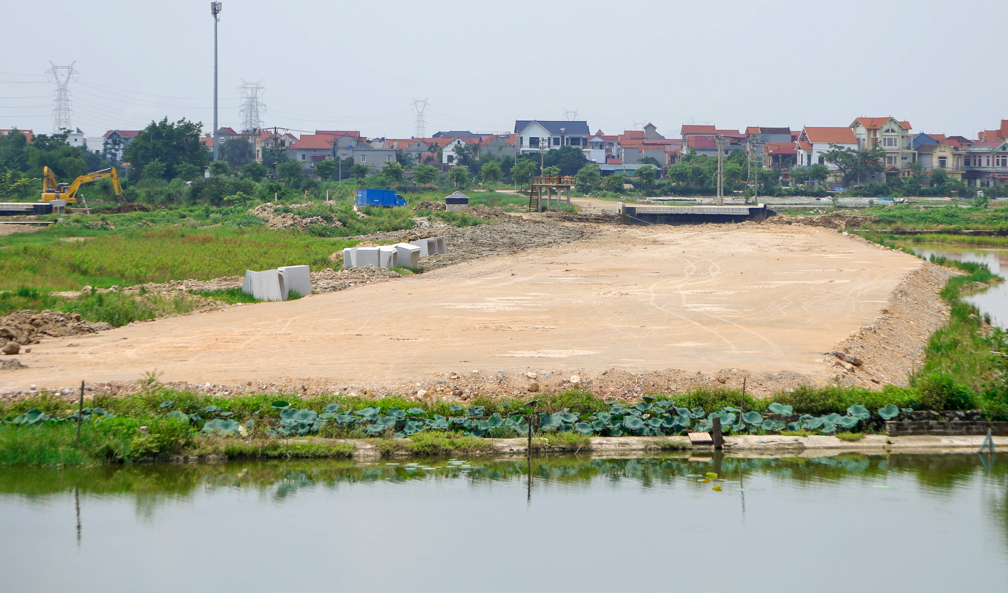 Tuyến đường vành đai 86.000 tỷ đồng đi qua “Thủ phủ Công nghiệp”bắt đầu được trải nhựa, sẽ hoàn thành sau vài tháng nữa - Ảnh 6