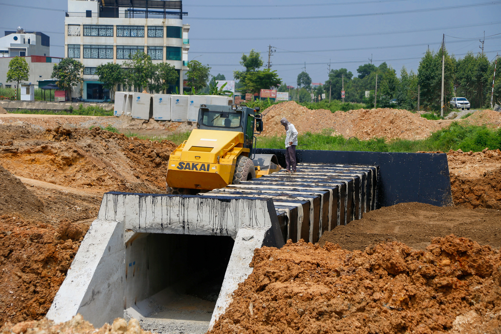 Tuyến đường vành đai 86.000 tỷ đồng đi qua “Thủ phủ Công nghiệp”bắt đầu được trải nhựa, sẽ hoàn thành sau vài tháng nữa - Ảnh 7