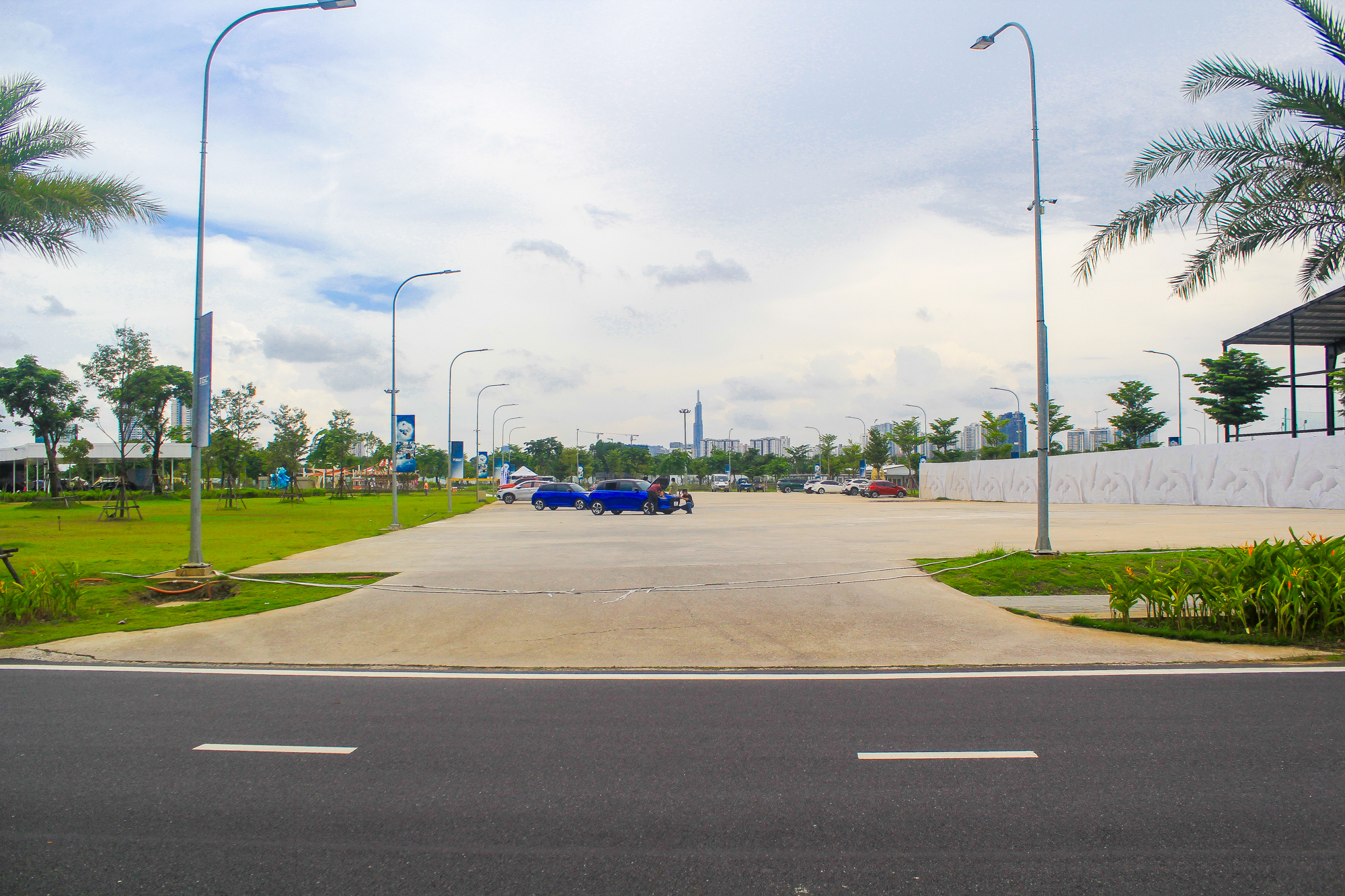 Khu đô thị có bãi đỗ xe rộng bằng công viên Đầm Sen, quảng trường chứa được 40.000 người - Ảnh 2