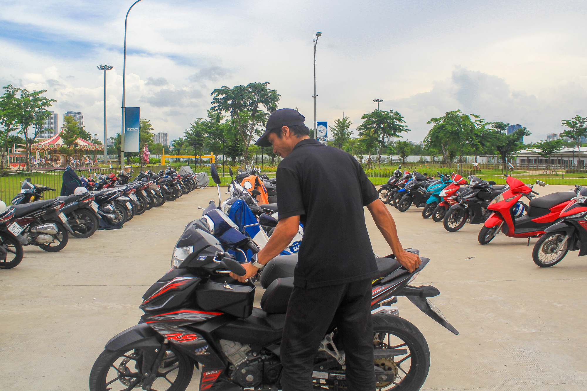 Khu đô thị có bãi đỗ xe rộng bằng công viên Đầm Sen, quảng trường chứa được 40.000 người - Ảnh 4