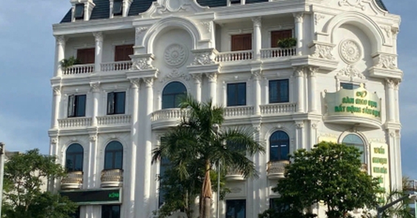 Công an Thanh Hoá khám xét căn biệt thự của trùm giang hồ Ý 'ẻng'