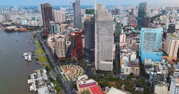 Thị trường bất động sản TP HCM: Thiếu nguồn cung, giá neo cao, mất cân bằng phân khúc