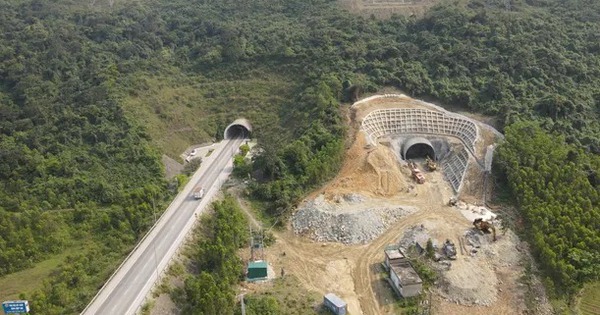 Siêu đường hầm xuyên núi mới, nối liền 2 tỉnh chiến lược ở miền Trung chính thức được thông xe