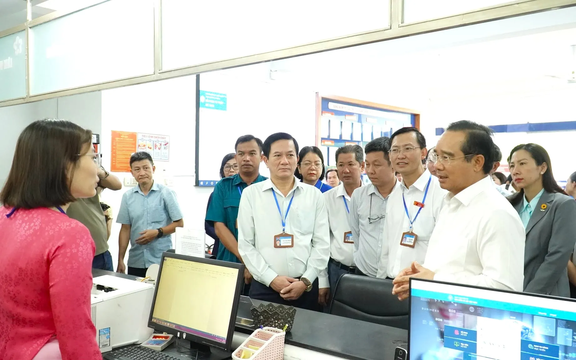 Ngày đầu đến phường Bình Dương làm thủ tục: Rất hài lòng, không phải làm xác nhận tình trạng bất động sản - Ảnh 4