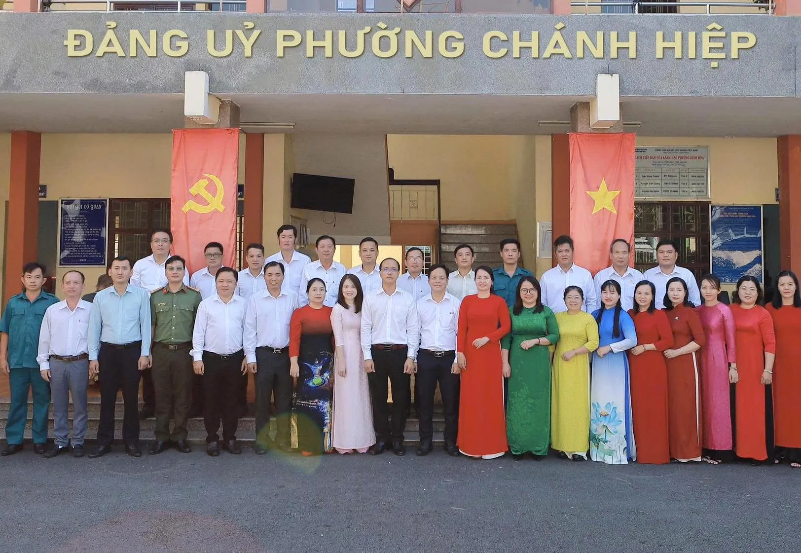 Ngày đầu đến phường Bình Dương làm thủ tục: Rất hài lòng, không phải làm xác nhận tình trạng bất động sản - Ảnh 8