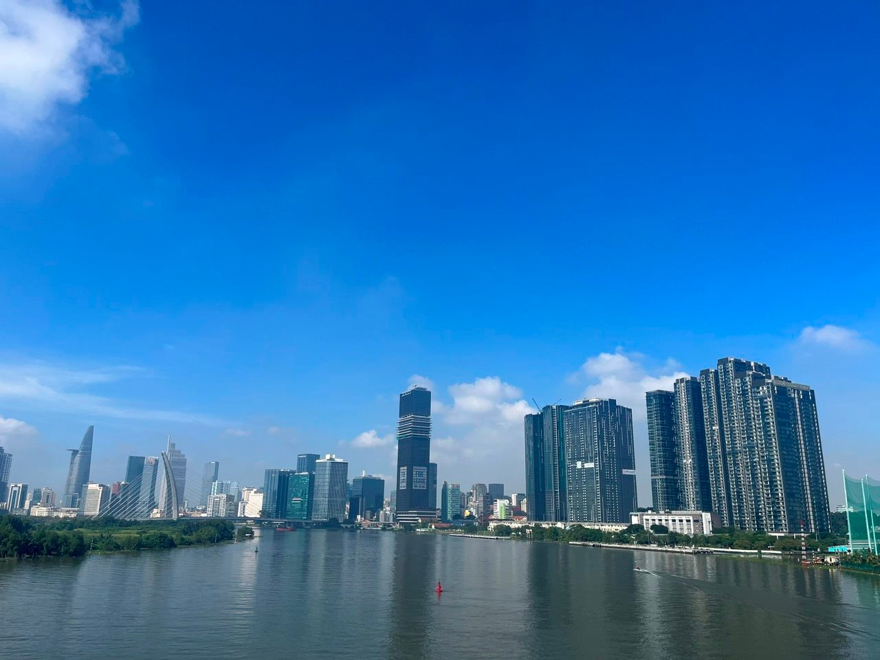 Giá nhà tăng, nhu cầu ở thực dẫn dắt thị trường nửa đầu 2025 - Ảnh 1