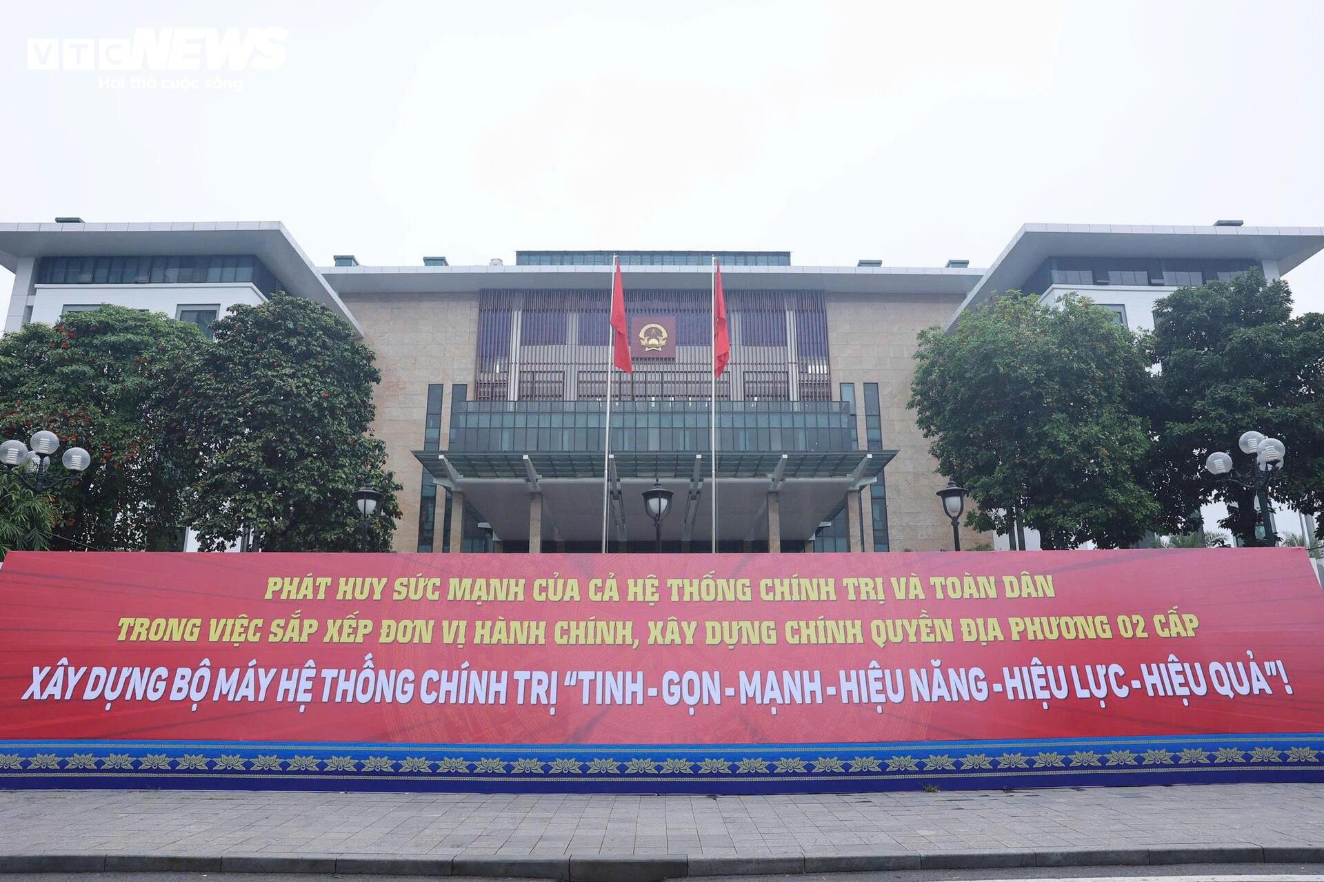 Cận cảnh trụ sở các phường mới của Hà Nội sau sắp xếp - Ảnh 11