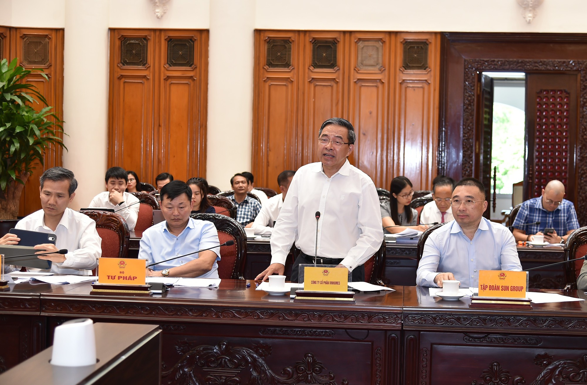 Phó Thủ tướng họp với doanh nghiệp chứng khoán, bất động sản về Luật Thuế thu nhập cá nhân - Ảnh 2