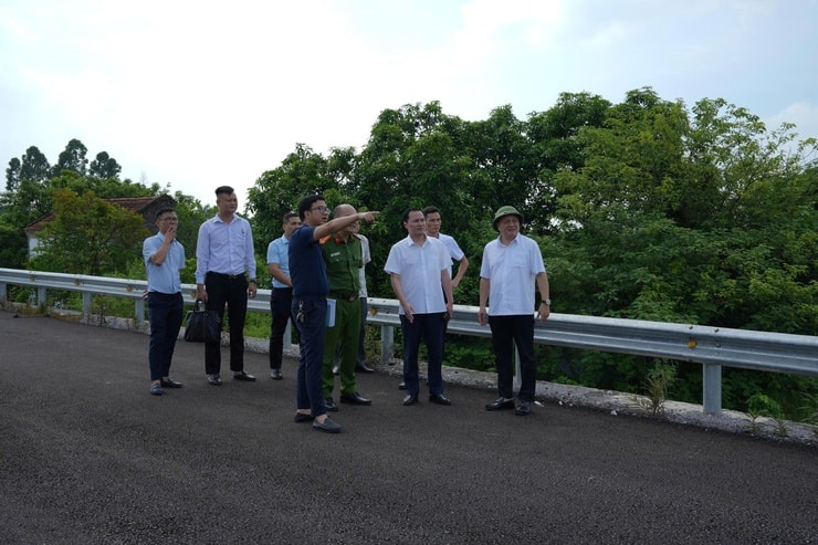 Xã Thanh Oai kiểm tra tiến độ giải phóng mặt bằng các dự án đầu tư công - Ảnh 2