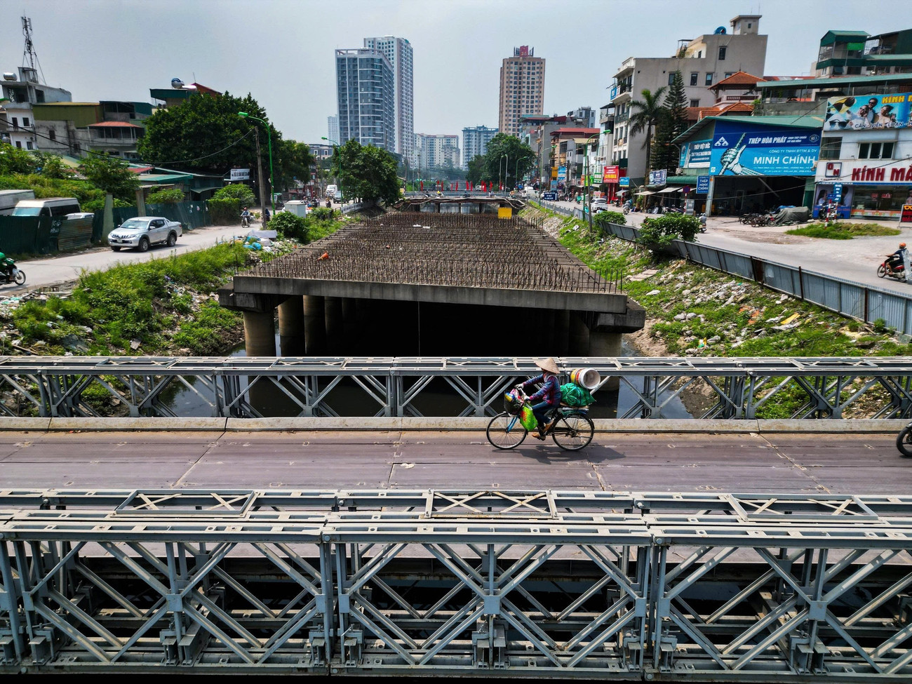 Cây cầu trên tuyến đường nghìn tỷ ở Hà Nội tái thi công sau nhiều năm bỏ hoang - Ảnh 4