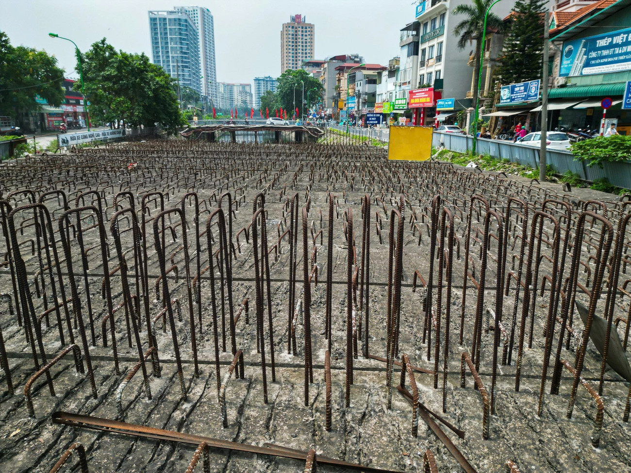 Cây cầu trên tuyến đường nghìn tỷ ở Hà Nội tái thi công sau nhiều năm bỏ hoang - Ảnh 5