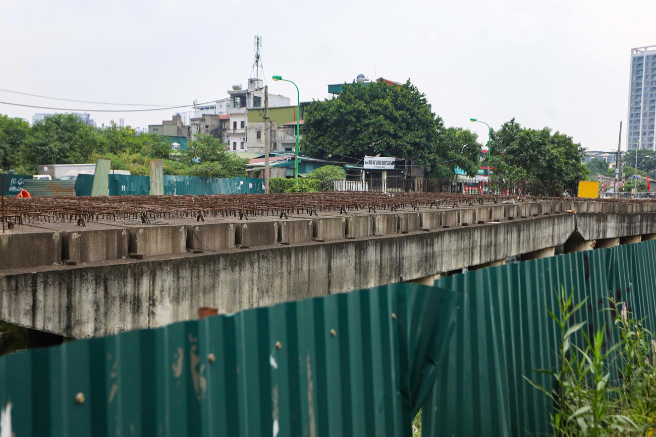 Cây cầu trên tuyến đường nghìn tỷ ở Hà Nội tái thi công sau nhiều năm bỏ hoang - Ảnh 10