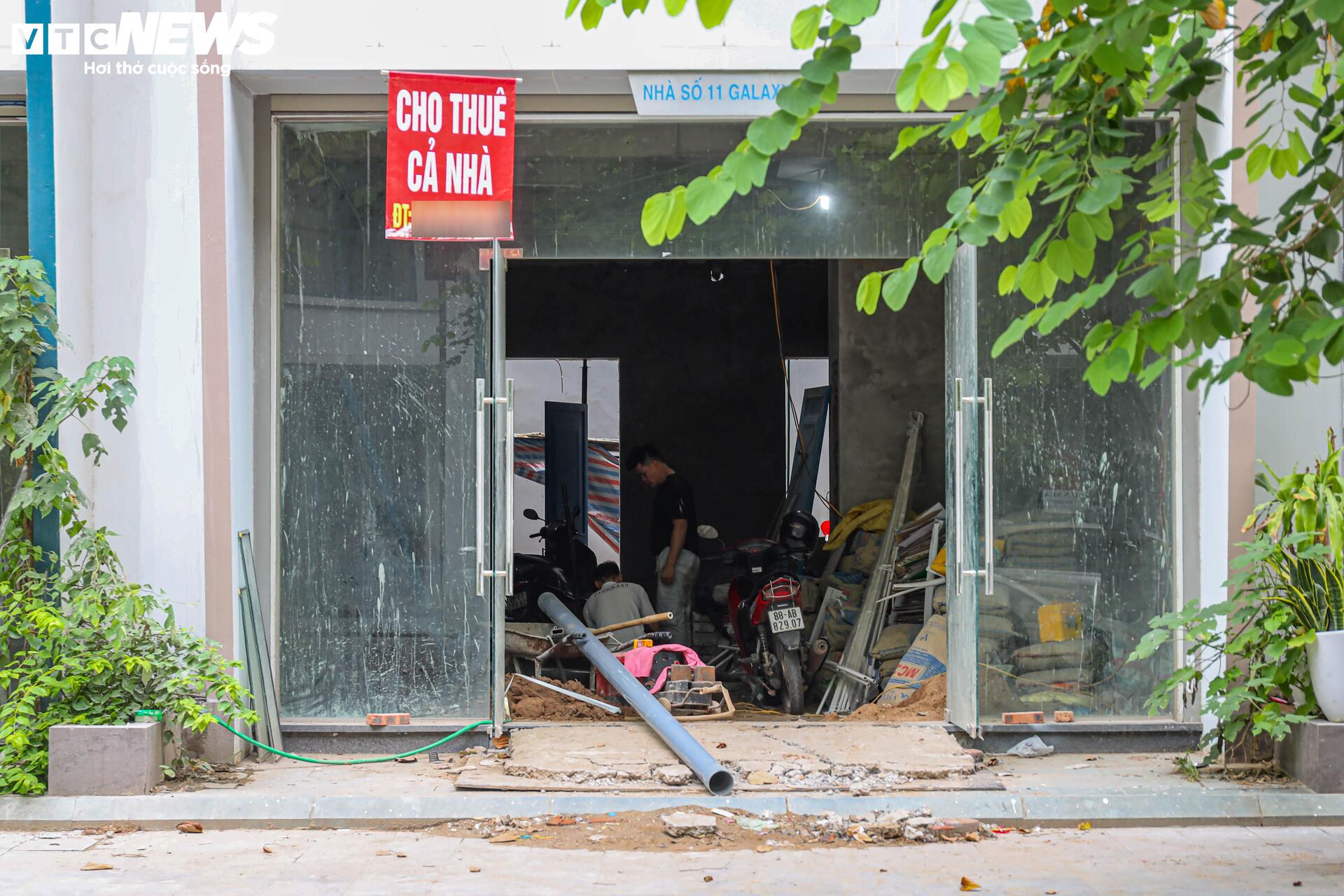 Shophouse giá chục tỷ đóng cửa im ỉm, hóa 'phố không người' trên đất vàng Hà Nội - Ảnh 12