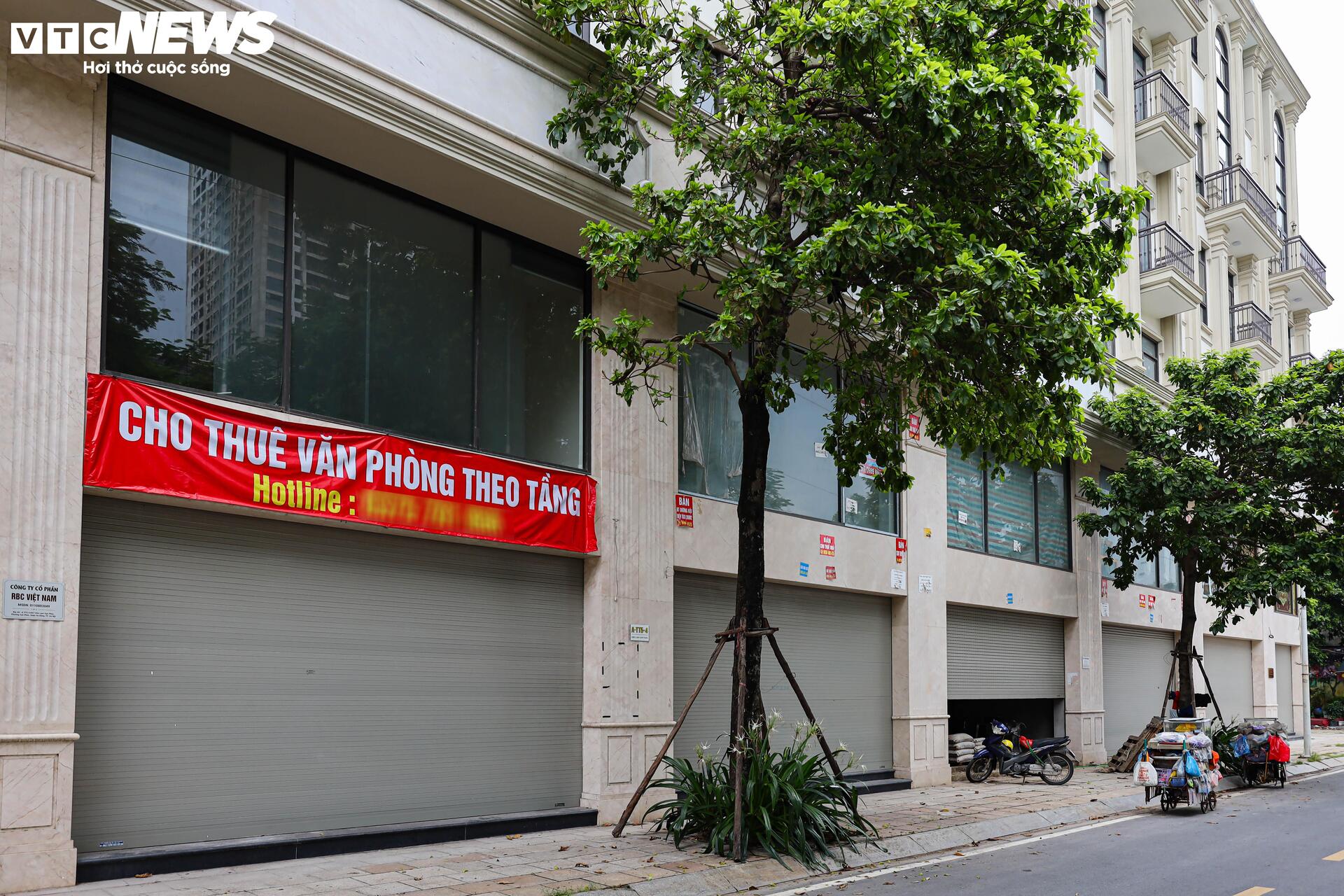 Shophouse giá chục tỷ đóng cửa im ỉm, hóa 'phố không người' trên đất vàng Hà Nội - Ảnh 4