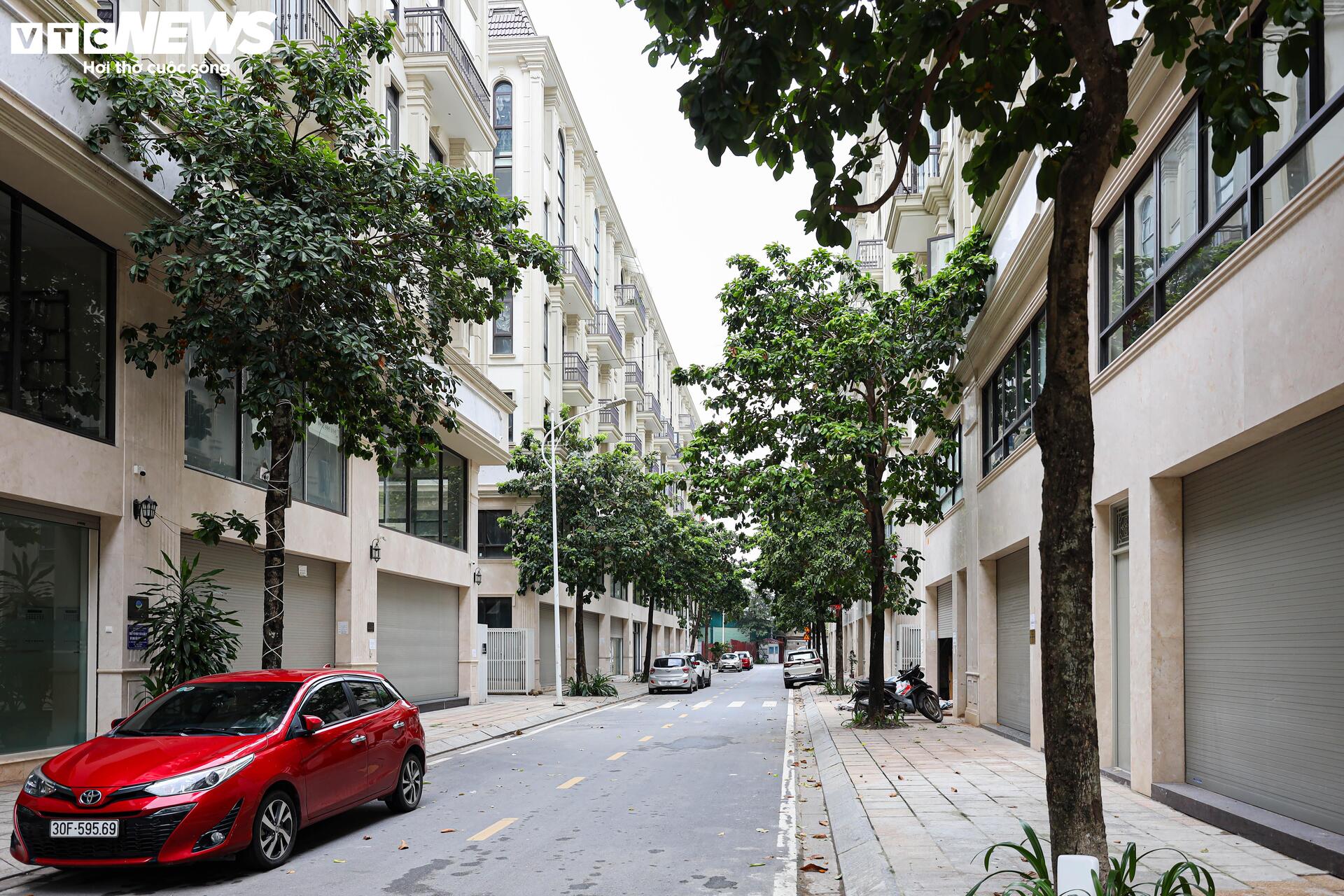 Shophouse giá chục tỷ đóng cửa im ỉm, hóa 'phố không người' trên đất vàng Hà Nội - Ảnh 5