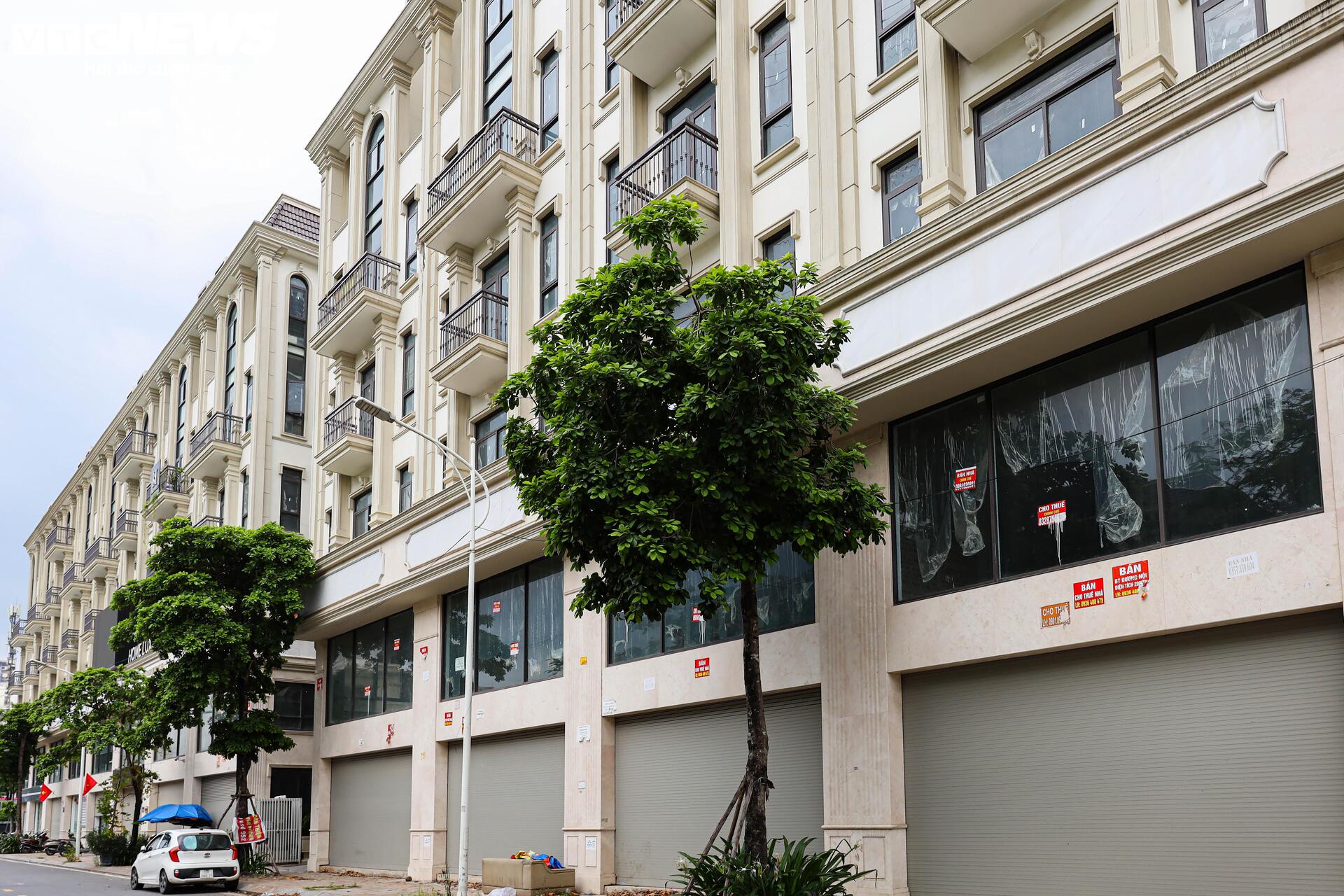 Shophouse giá chục tỷ đóng cửa im ỉm, hóa 'phố không người' trên đất vàng Hà Nội - Ảnh 3