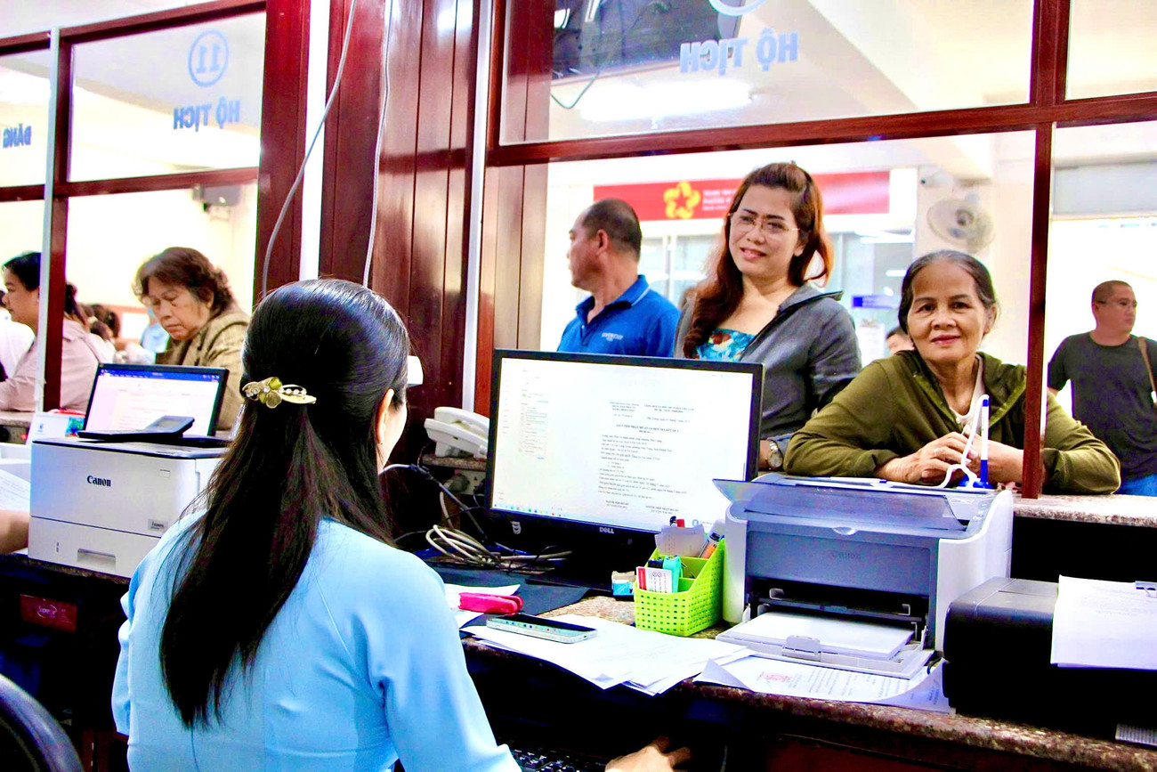 Khánh Hòa lập 3 tổ công tác đặc biệt gỡ vướng cho doanh nghiệp, tăng tốc giải ngân - Ảnh 1
