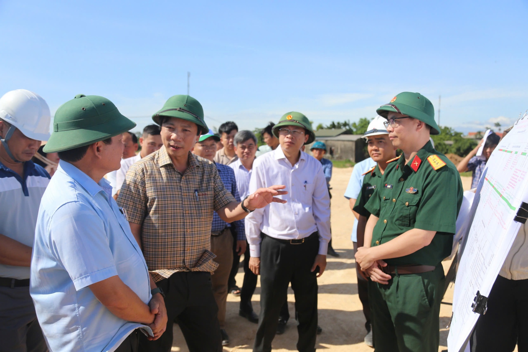 Kiểm tra các dự án ven biển, lãnh đạo tỉnh Quảng Trị đề cập vấn đề nhiều người quan tâm - Ảnh 2