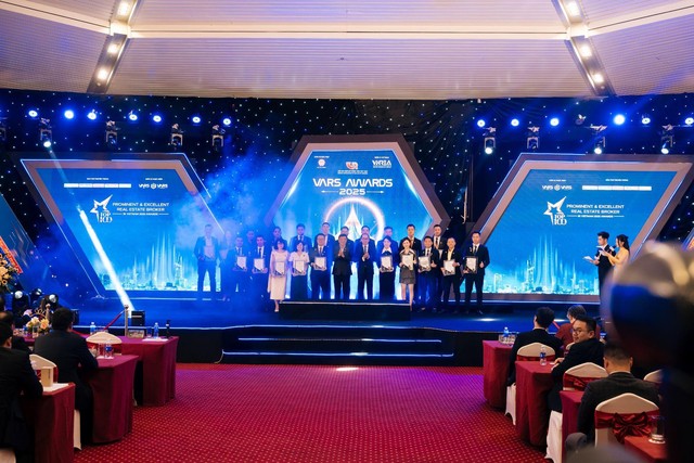 MICC Group lọt Top 10 Sàn giao dịch BĐS xuất sắc Việt Nam tại VARS Awards 2025 - Ảnh 2