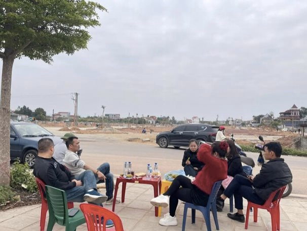 Bát nháo đào tạo môi giới bất động sản: Nguy cơ môi giới không chuyên “thổi giá” gây sốt ảo thị trường - Ảnh 1