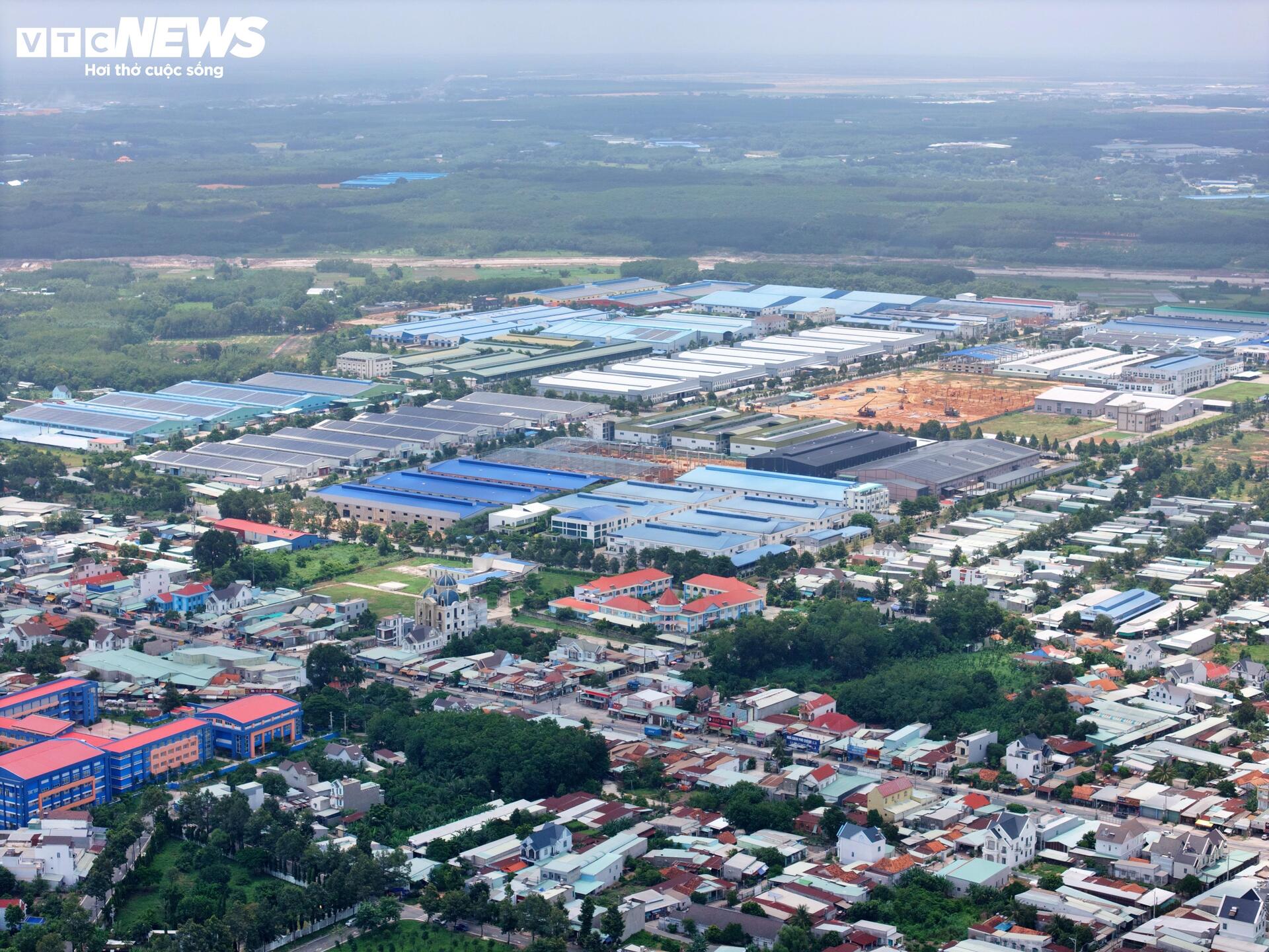 Cận cảnh 'siêu' phường có nhiều khu công nghiệp nhất cả nước - Ảnh 2