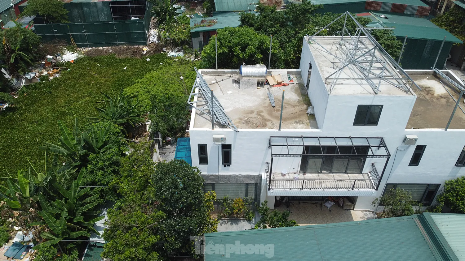 Các hồ lớn ở phường Định Công đang bị 'biến dạng' - Ảnh 4