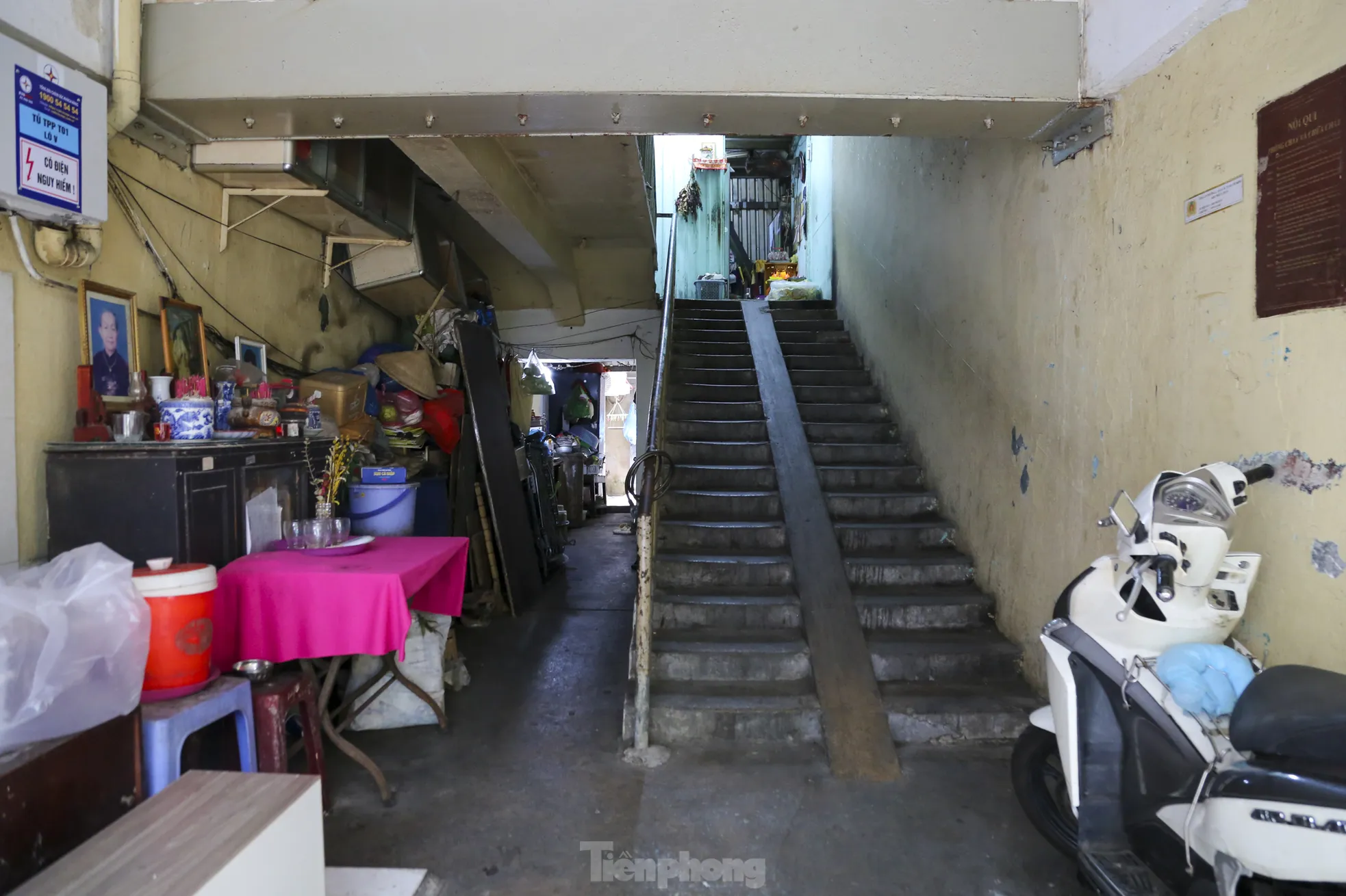 'Chuồng cọp' giăng tầng, khung sắt cố định 'bóp nghẹt' lối thoát ở chung cư TPHCM - Ảnh 13