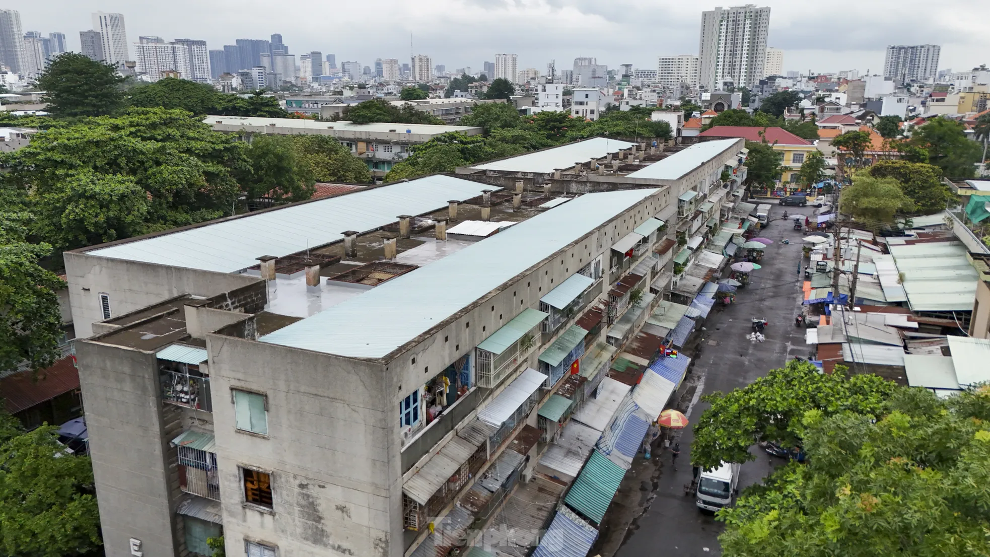 'Chuồng cọp' giăng tầng, khung sắt cố định 'bóp nghẹt' lối thoát ở chung cư TPHCM - Ảnh 10