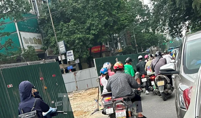 Loạt dự án giao thông Hà Nội bất động: Đường kẹt, máy móc ‘ngủ đông’, dân bức xúc - Ảnh 5