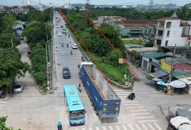 Loạt dự án giao thông Hà Nội bất động: Đường kẹt, máy móc ‘ngủ đông’, dân bức xúc - Ảnh 7