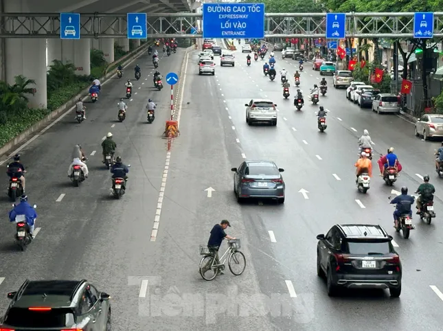 Điều chỉnh thời gian phân làn xe trên đường Phạm Văn Đồng - Ảnh 1