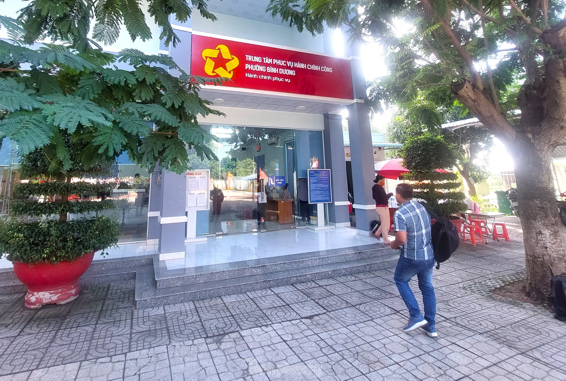 Ngày đầu đến phường Bình Dương làm thủ tục: Rất hài lòng, không phải làm xác nhận tình trạng bất động sản - Ảnh 2