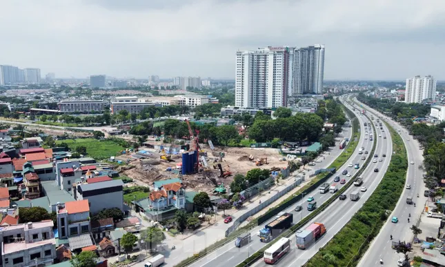 Trái chiều thị trường chung cư Hà Nội: Giá bán tiếp đà tăng trong khi giao dịch giảm - Ảnh 1