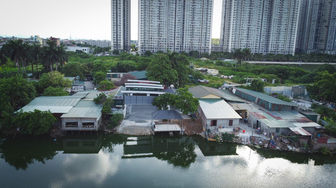 Cận cảnh hồ 25.000m2 ở Hà Nội bị lấn chiếm, xây dựng trái phép - Ảnh 4